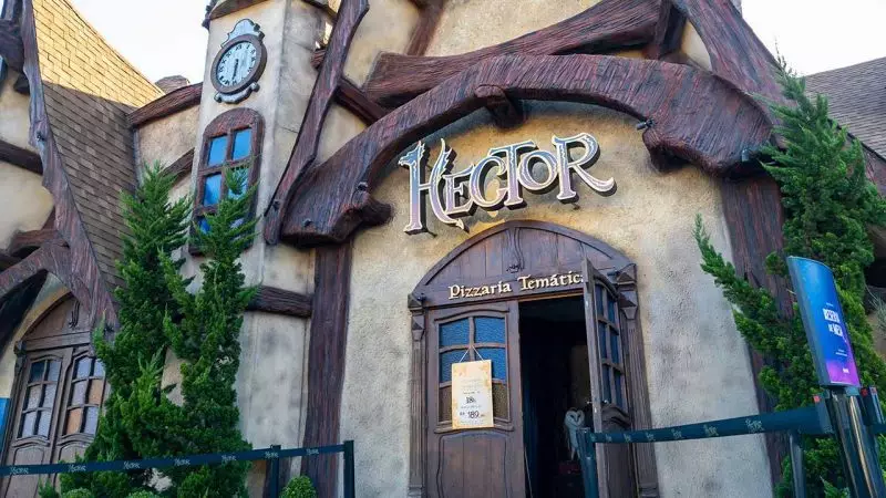 Hector Pizzaria Gramado fachada de manhã