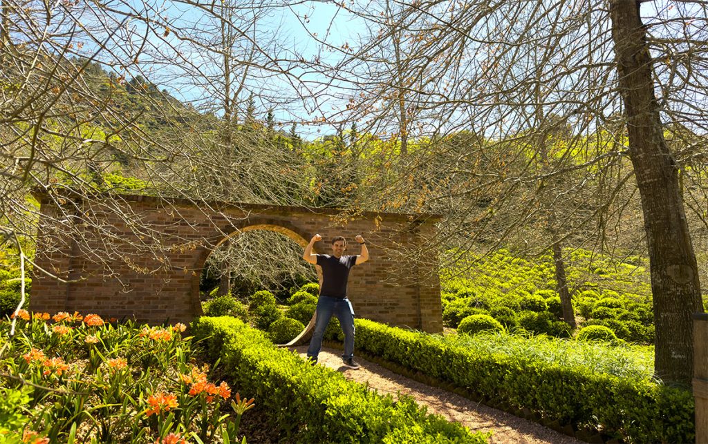 Garden park gramado francisco fazendo pose