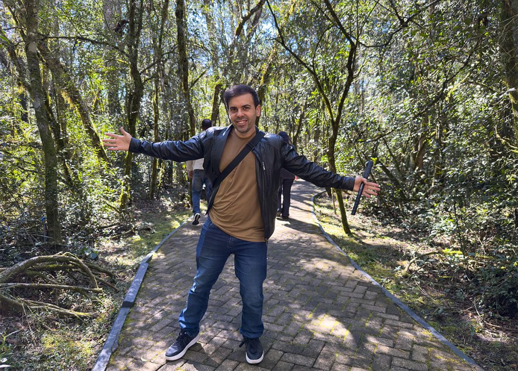 Francisco do Aventurando Tchê na estação animal do parque Bondinho Aéreos Canela