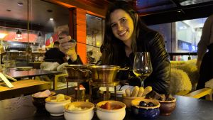 Comendo Fondue no Mlbk Restaurante que fica em Gramado