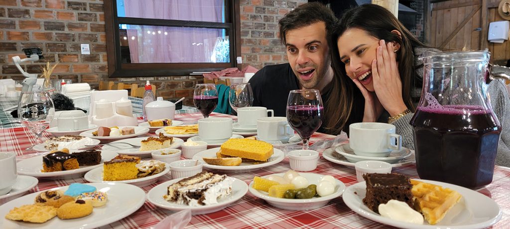 Mesa farta no Della Nonna em Gramado