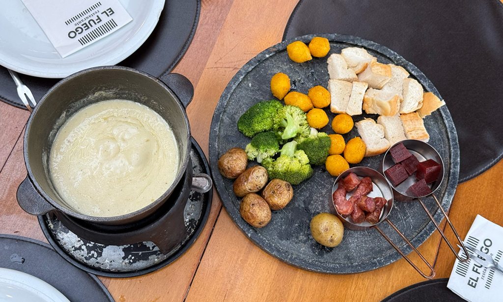 fondue queijo el fuego gramado