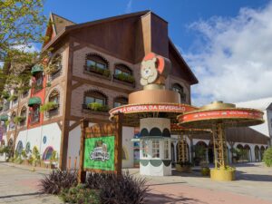 Fachada do Hotel Mundo Criamigos em Gramado