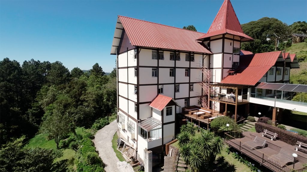 sky valle hotel em Gramado no meio da natureza