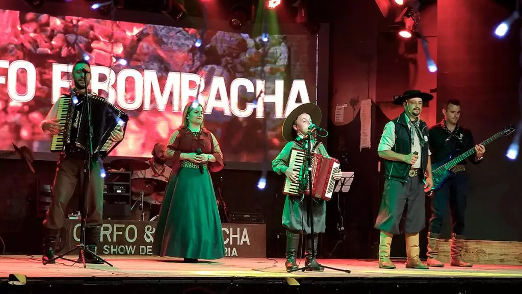 Garfo e Bombacha: churrascaria em Canela com 5% de desconto 4 Garfo e Bombacha Churrascaria banda gaiteiro crianca