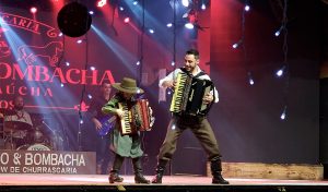 Garfo e Bombacha Churrascaria banda no palco