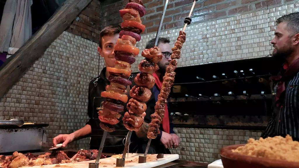 Garfo e Bombacha: churrascaria em Canela com 5% de desconto 10 Garfo e Bombacha Churrascaria carnes no espeto