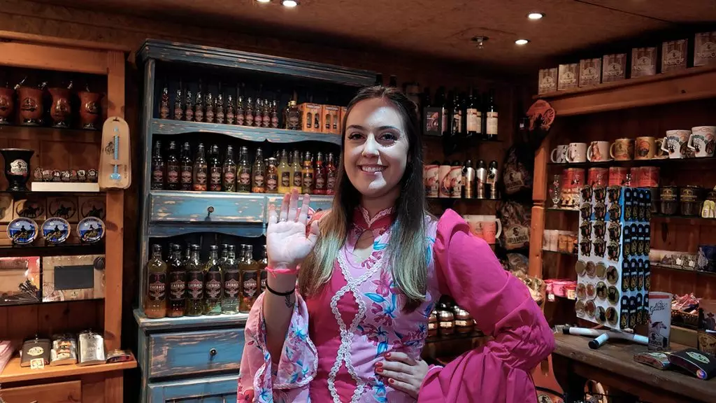 Garfo e Bombacha: churrascaria em Canela com 5% de desconto 13 Garfo e Bombacha Churrascaria prenda acenando