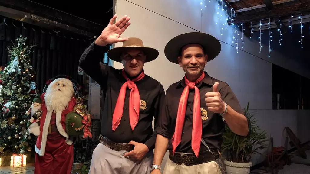 Garfo e Bombacha: churrascaria em Canela com 5% de desconto 11 Garfo e Bombacha Churrascaria recepcionistas
