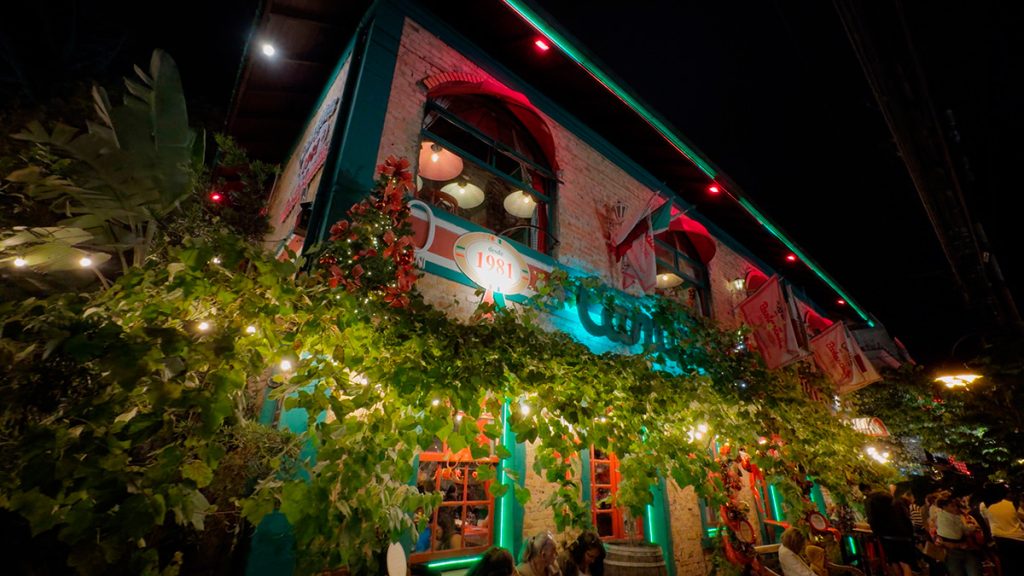Cantina Pastasciutta Gramado em 2026, vale a pena? 2 Fachada noturna da Cantina Pastasciutta Gramado