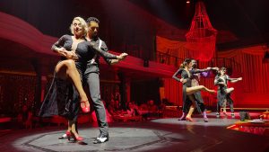 ApresentaÃ§Ã£o de danÃ§a no Gatzz Gramado