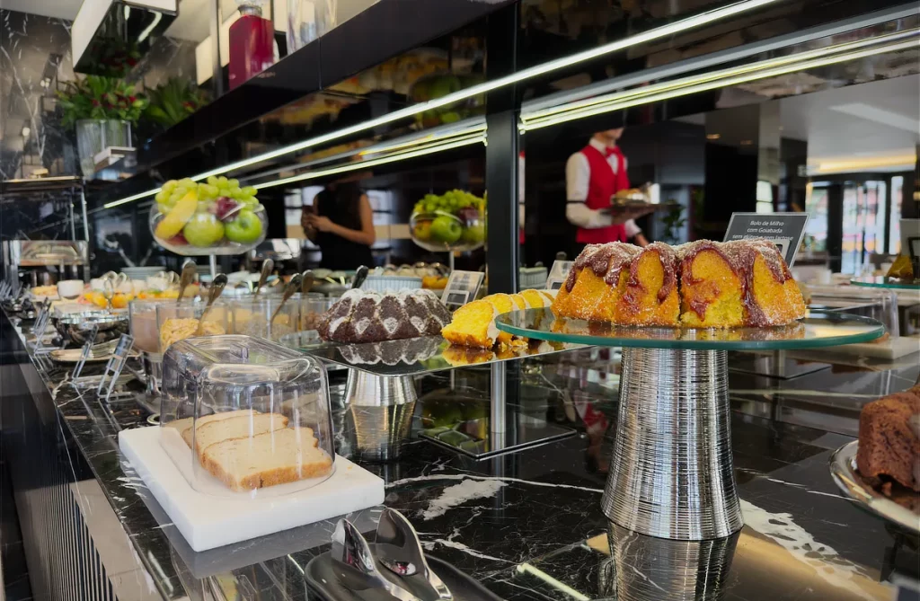 Sofistic hotel gramado cafe da manha buffet