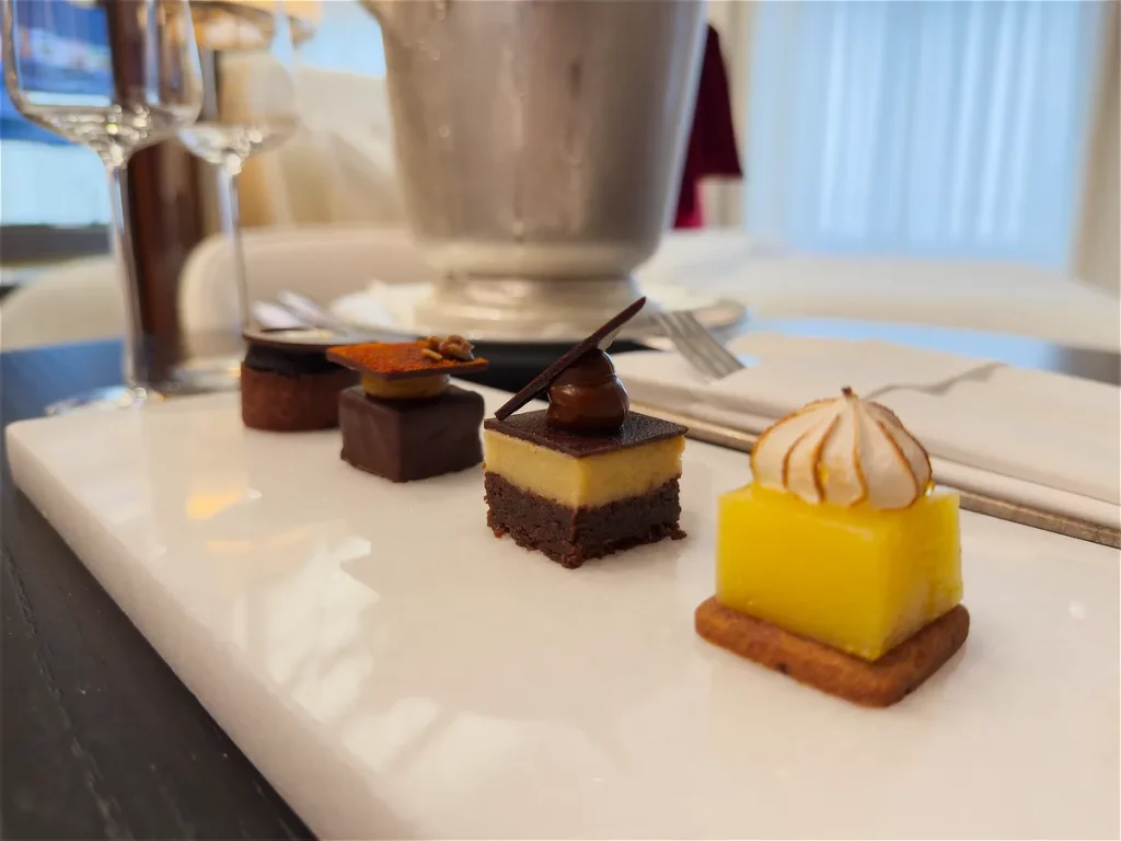 Sofistic hotel gramado doce no quarto