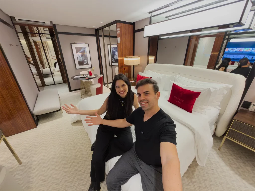 Alessandra e Francisco do Aventurando Tchê no quarto do Sofistic Hotel Gramado