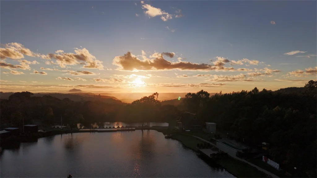 Vila Gramado drone nascer do sol