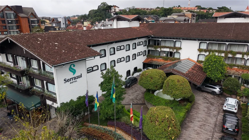 hotel serrazul drone fachada 1